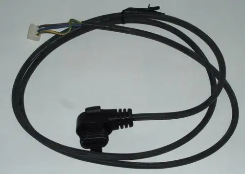 Kabel von Daikin mit mehreren Leitungen, bestehend aus einem Stecker mit zwei Pins und einer Anschlussbuchse, geeignet für den Einsatz in Pumpenanwendungen.